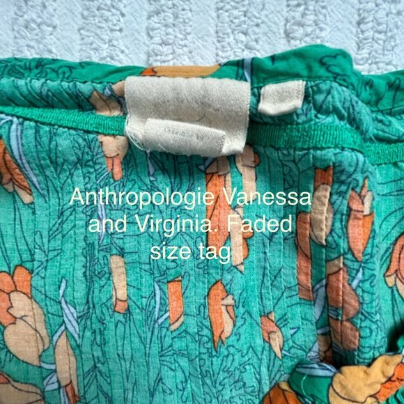Anthropologie by Vanessa and Virginia Pintuck Floral Swing Top Green 3/4 Sleeve - Picture 4 of 8